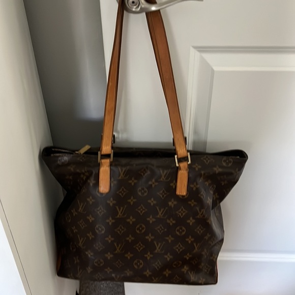 Louis Vuitton - Picture 3 of 3